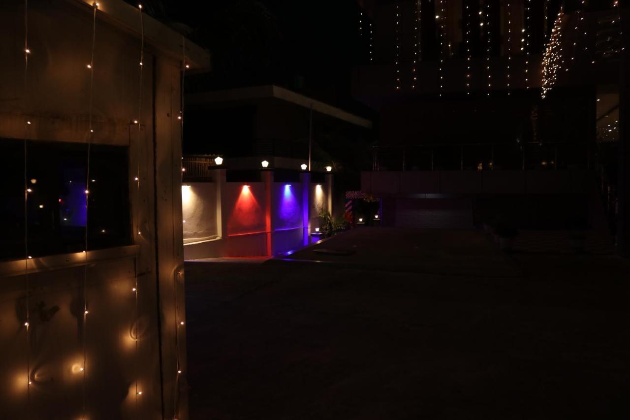 Hotel Vaishnavi Heights Aurangābād エクステリア 写真