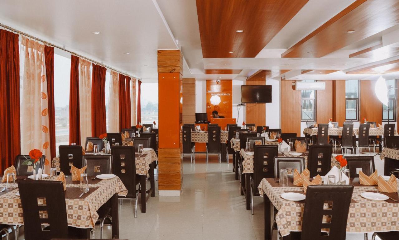 Hotel Vaishnavi Heights Aurangābād エクステリア 写真
