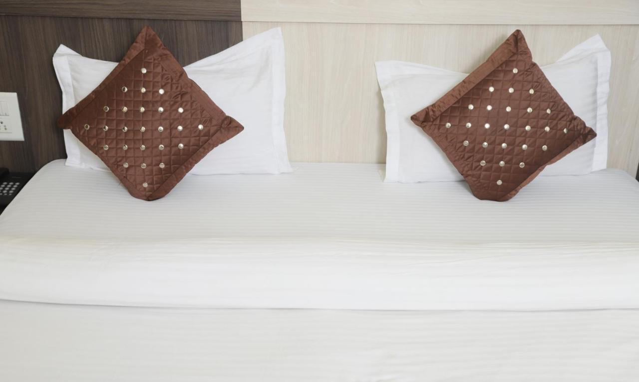 Hotel Vaishnavi Heights Aurangābād エクステリア 写真