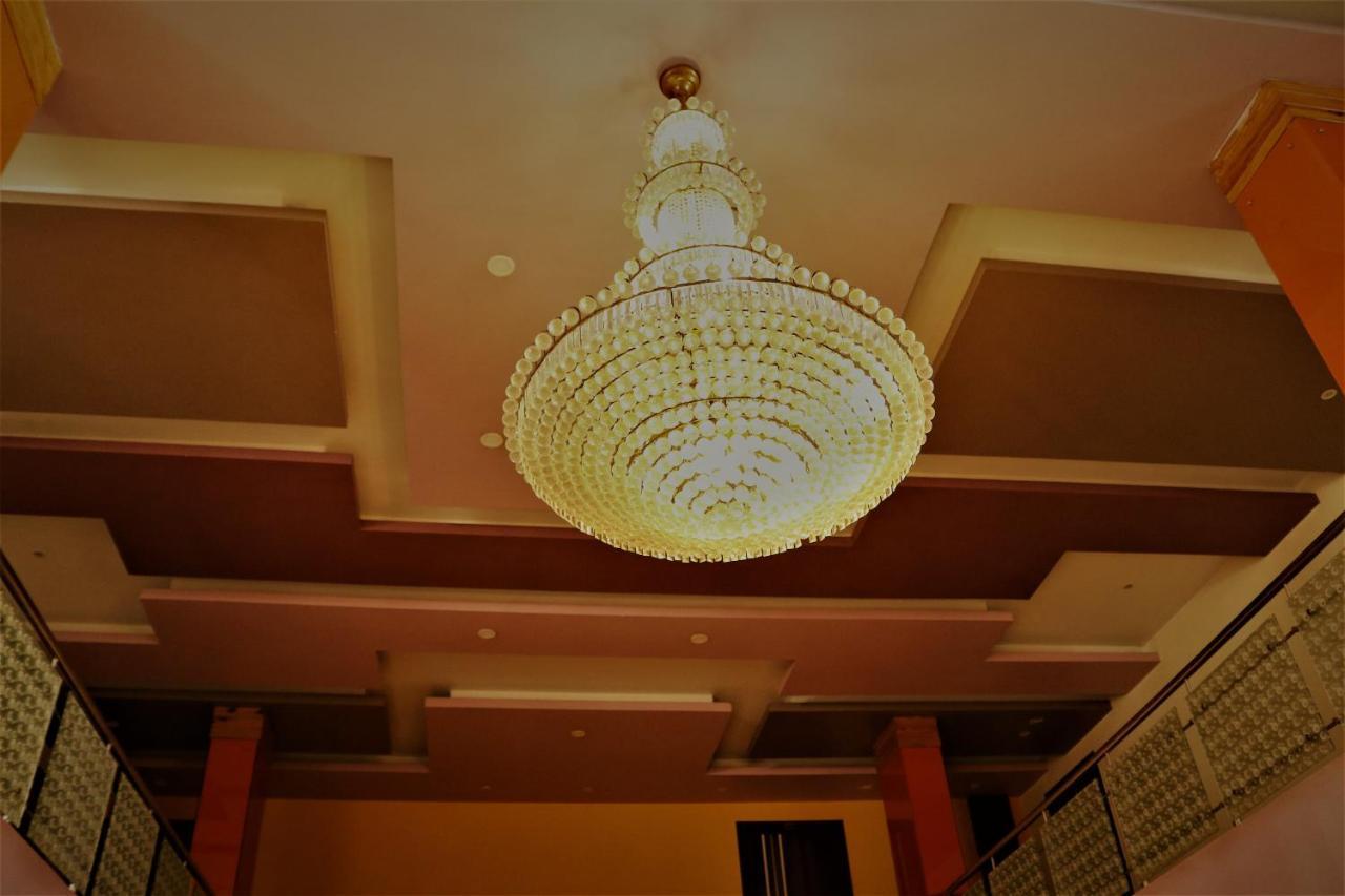 Hotel Vaishnavi Heights Aurangābād エクステリア 写真
