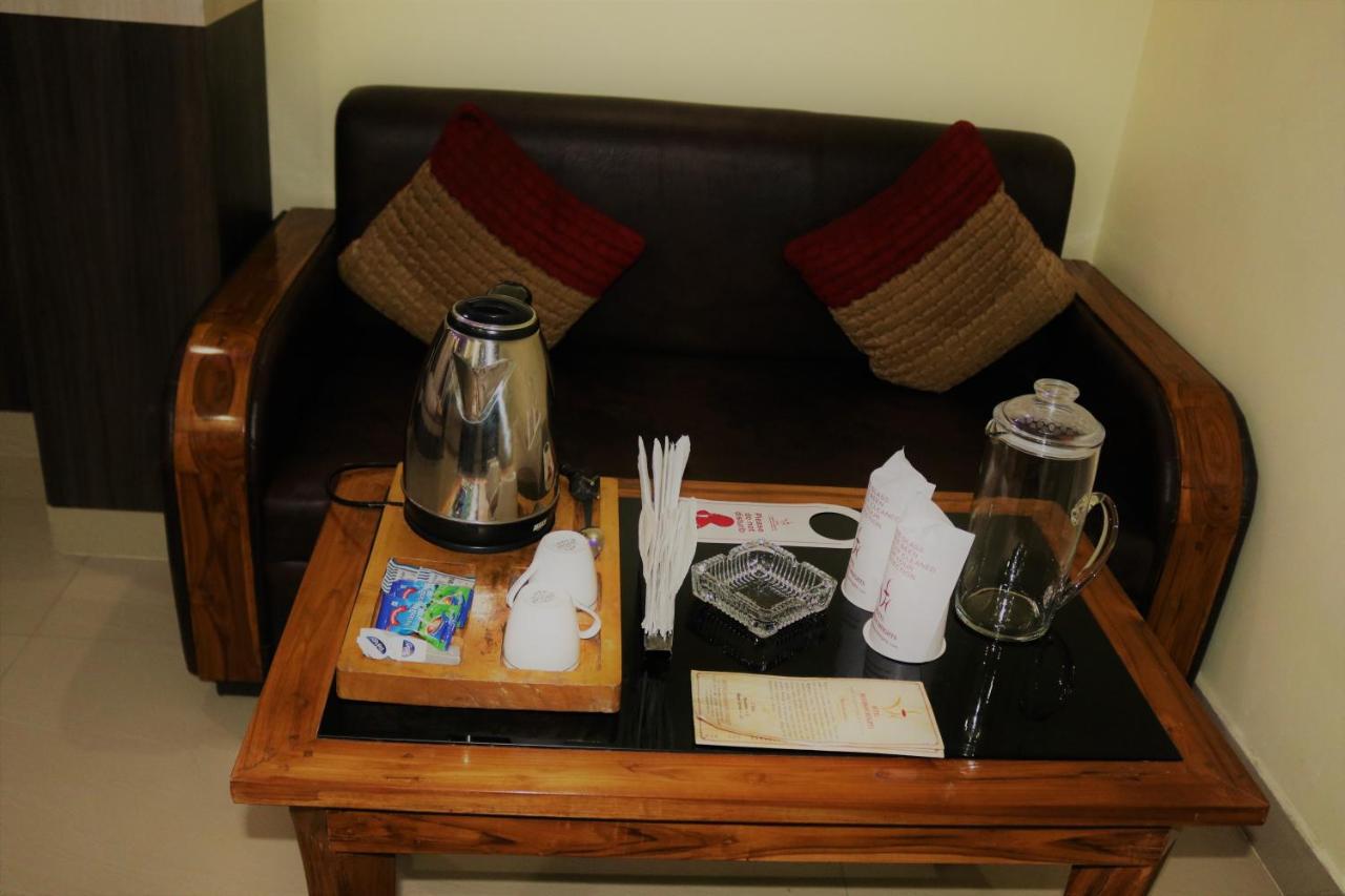 Hotel Vaishnavi Heights Aurangābād エクステリア 写真