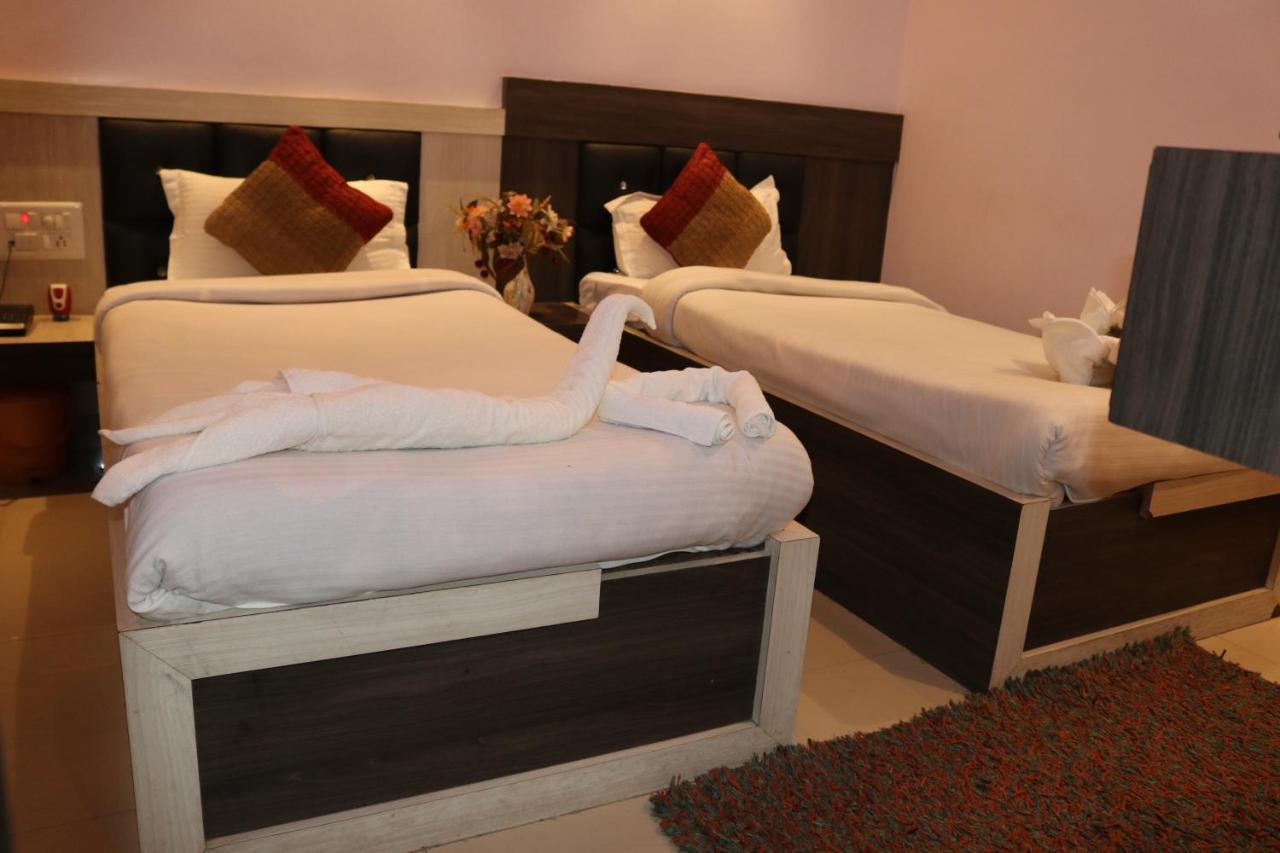 Hotel Vaishnavi Heights Aurangābād エクステリア 写真