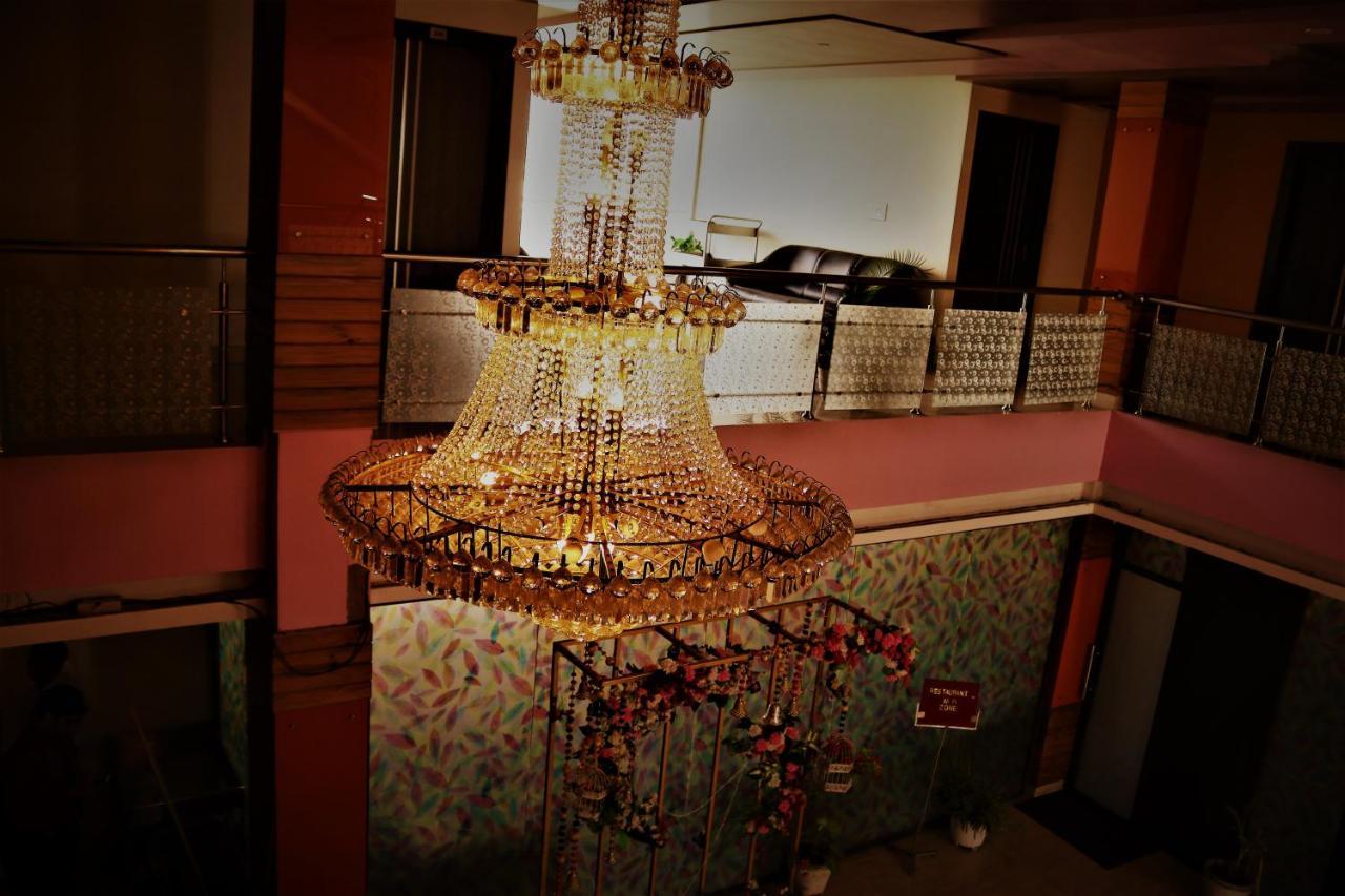 Hotel Vaishnavi Heights Aurangābād エクステリア 写真