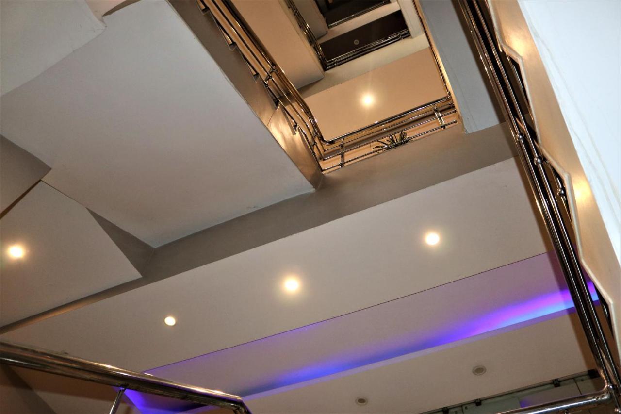 Hotel Vaishnavi Heights Aurangābād エクステリア 写真