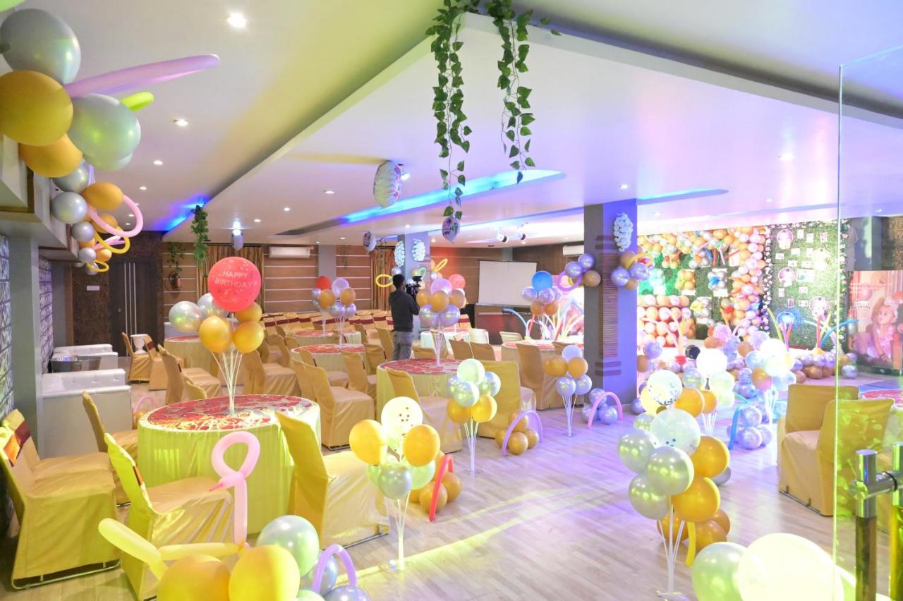 Hotel Vaishnavi Heights Aurangābād エクステリア 写真