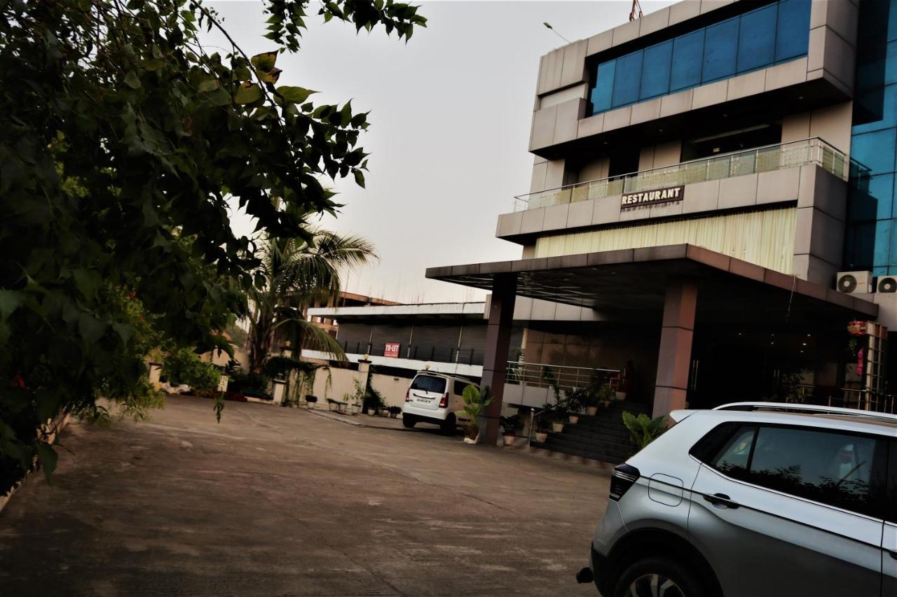 Hotel Vaishnavi Heights Aurangābād エクステリア 写真