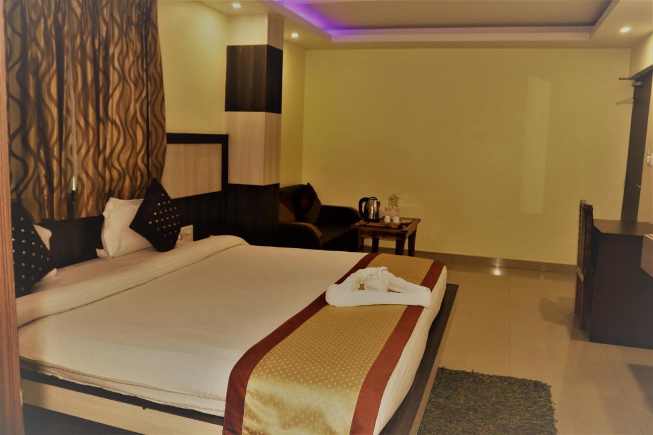 Hotel Vaishnavi Heights Aurangābād エクステリア 写真
