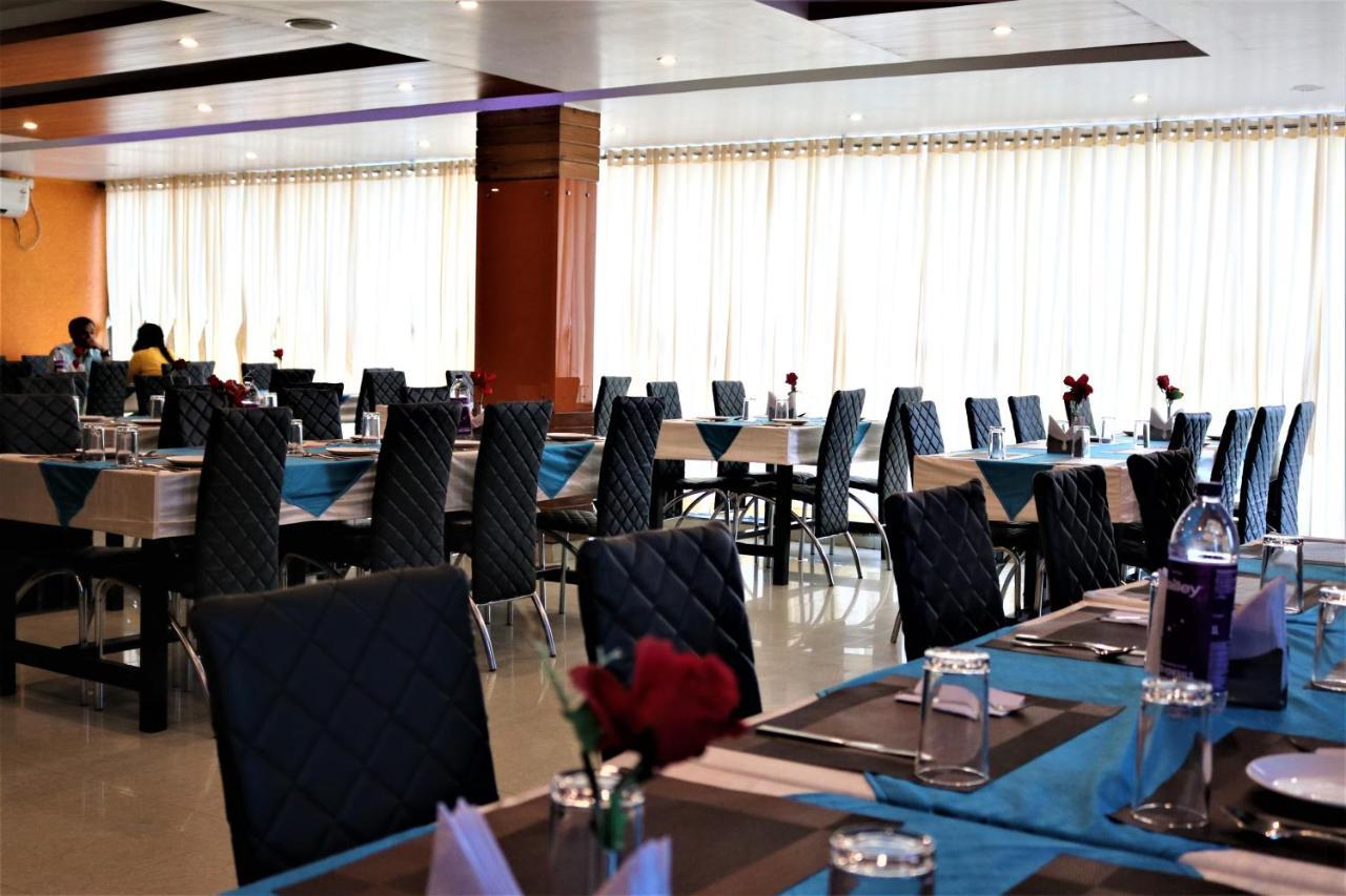 Hotel Vaishnavi Heights Aurangābād エクステリア 写真
