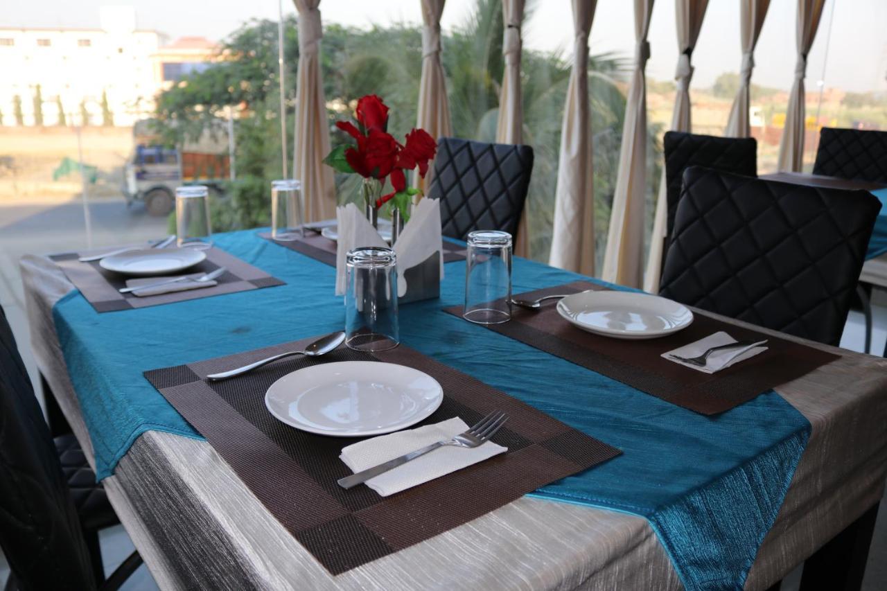 Hotel Vaishnavi Heights Aurangābād エクステリア 写真