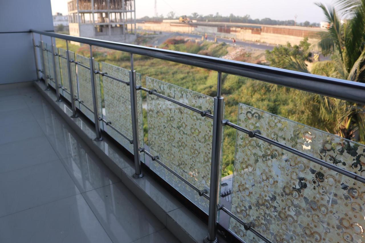 Hotel Vaishnavi Heights Aurangābād エクステリア 写真