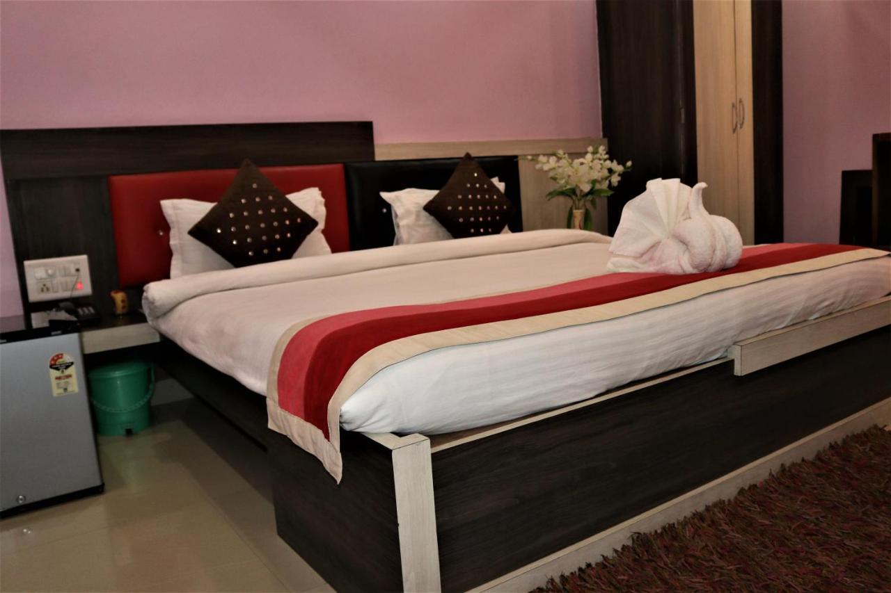 Hotel Vaishnavi Heights Aurangābād エクステリア 写真
