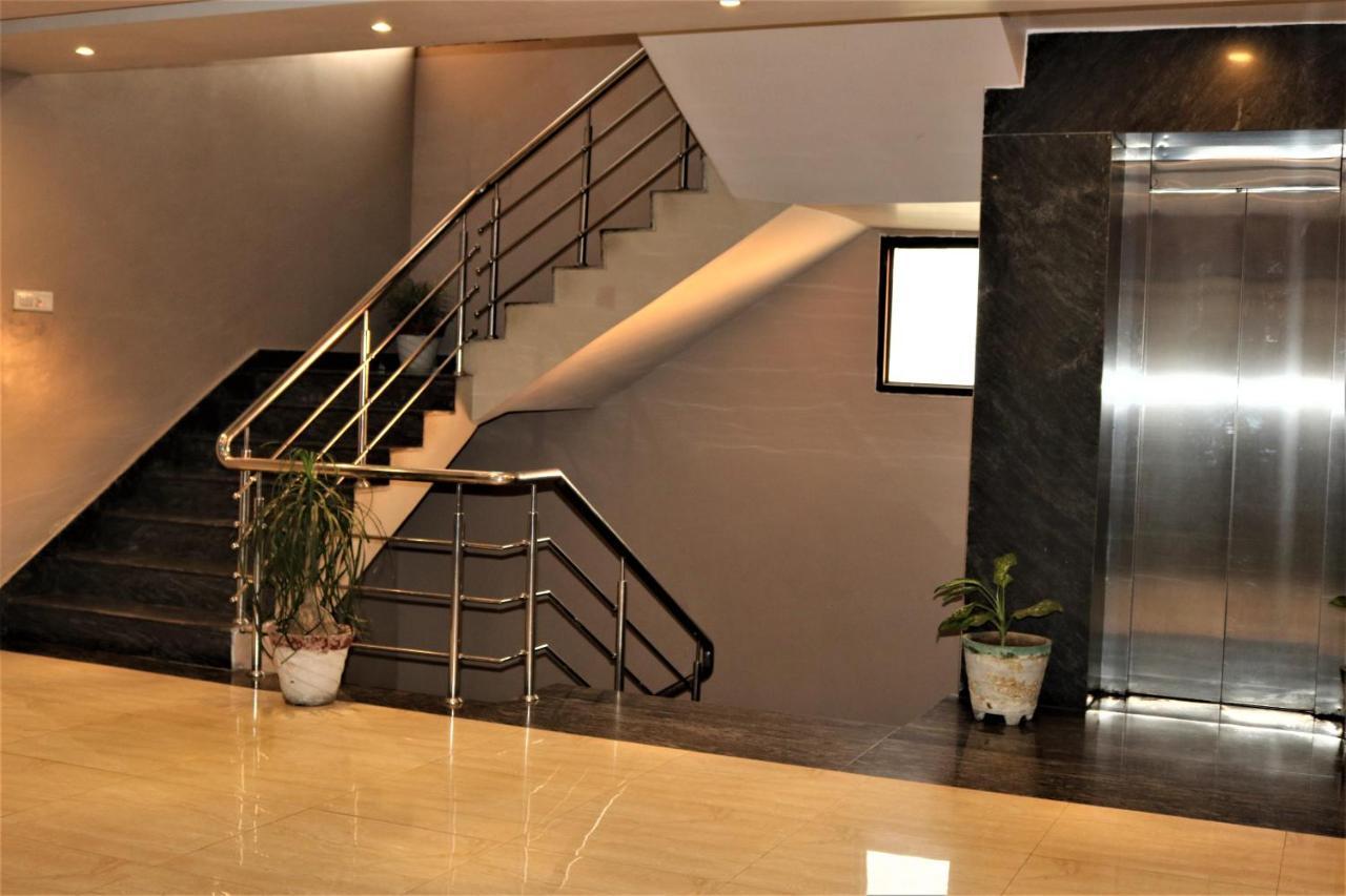 Hotel Vaishnavi Heights Aurangābād エクステリア 写真