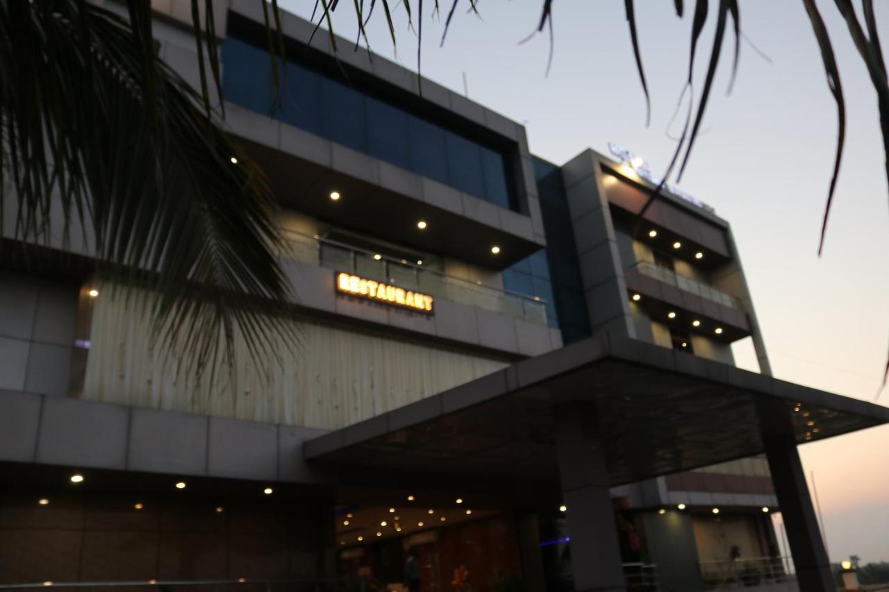 Hotel Vaishnavi Heights Aurangābād エクステリア 写真
