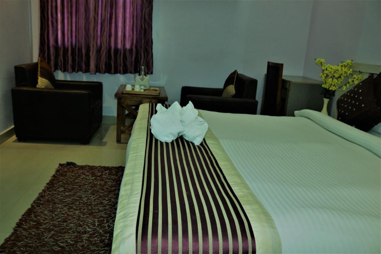 Hotel Vaishnavi Heights Aurangābād エクステリア 写真