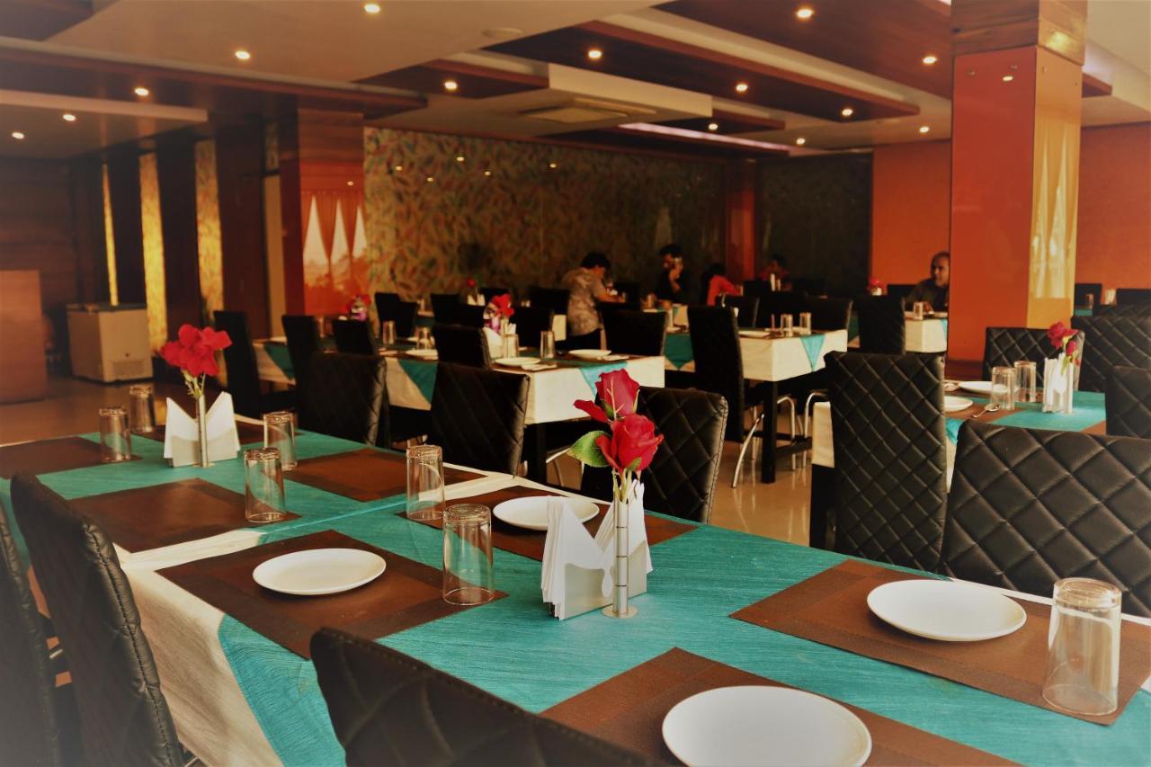 Hotel Vaishnavi Heights Aurangābād エクステリア 写真