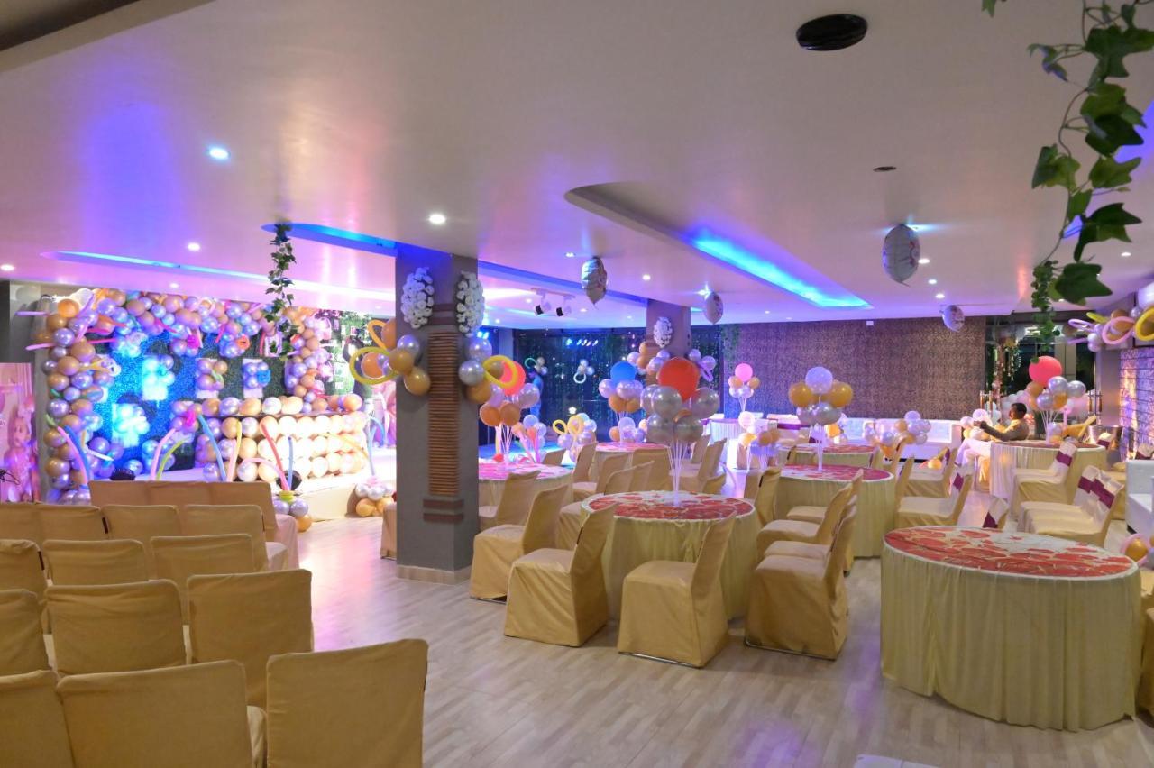 Hotel Vaishnavi Heights Aurangābād エクステリア 写真